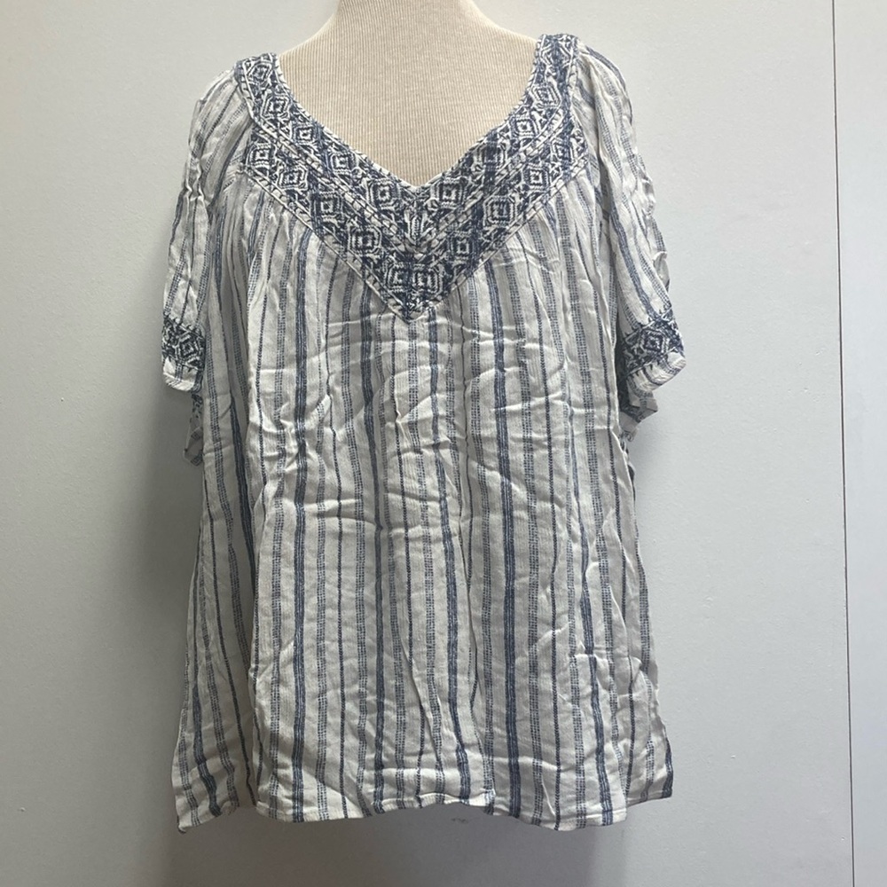 Knox Rose White and Gray Smocked Short Sleeve Blouse